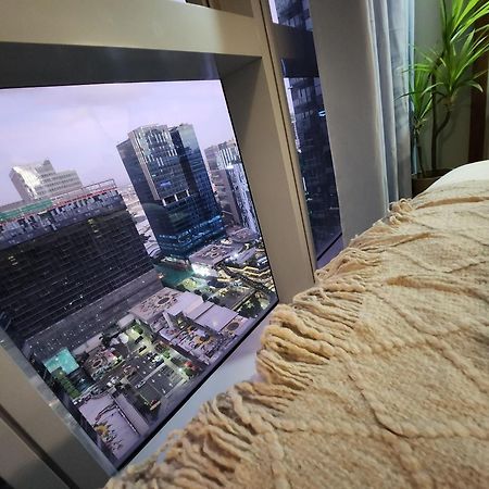 Luxestaysmnl Coastal Chic Netflx 380Mbps Pool Bgc Manila Kültér fotó
