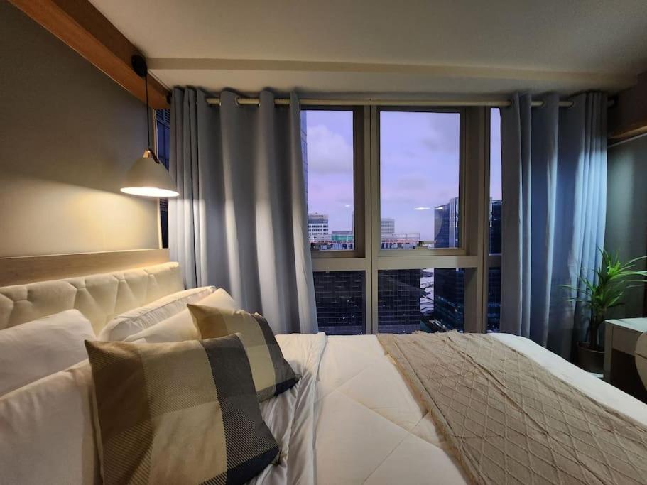 Luxestaysmnl Coastal Chic Netflx 380Mbps Pool Bgc Manila Kültér fotó