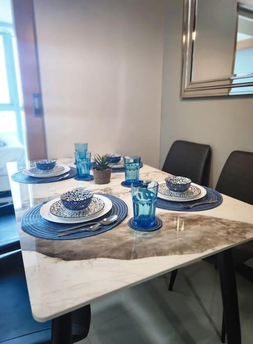 Luxestaysmnl Coastal Chic Netflx 380Mbps Pool Bgc Manila Kültér fotó