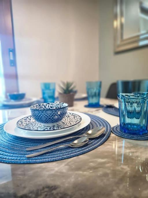 Luxestaysmnl Coastal Chic Netflx 380Mbps Pool Bgc Manila Kültér fotó