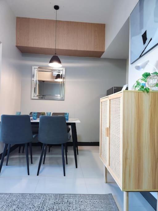 Luxestaysmnl Coastal Chic Netflx 380Mbps Pool Bgc Manila Kültér fotó